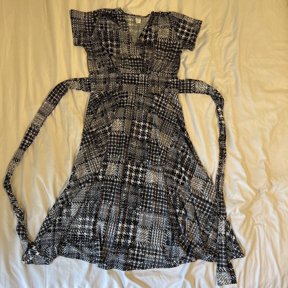 Karina Womens Black White Houndstooth Plaid Wrap Dress Short Sleeve Size M/L